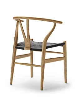 Y-stol CH24, Eg hvidolie med sort flet af Hans J. Wegner