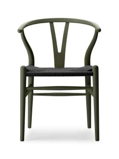Y-stol CH24 Soft Blue med sort flet af Hans J. Wegner