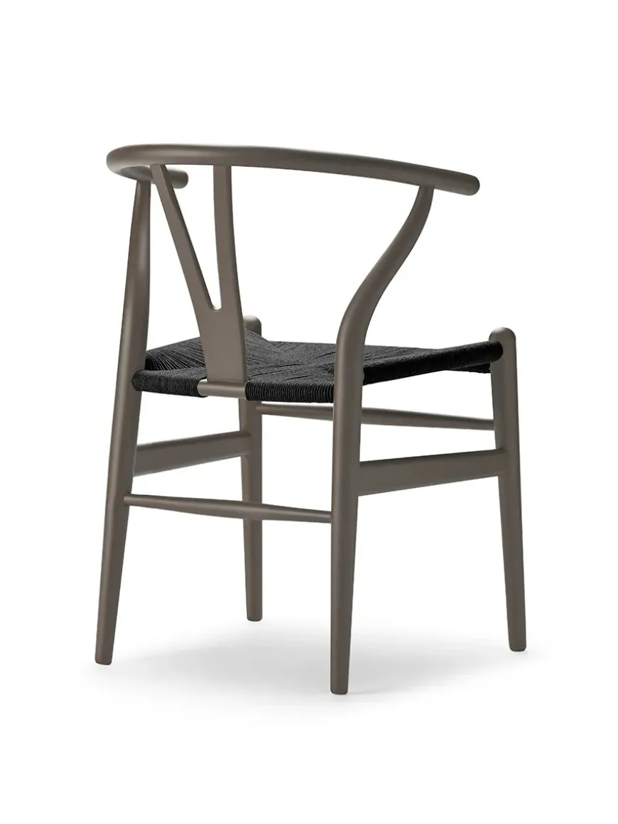 Y-stol CH24 Soft Blue med sort flet af Hans J. Wegner