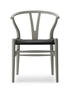 Y-stol CH24 Soft Green med sort flet af Hans J. Wegner