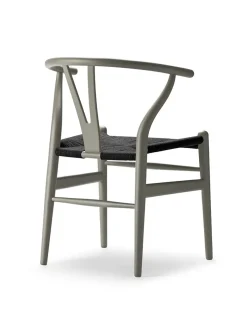 Y-stol CH24 Soft Green med sort flet af Hans J. Wegner