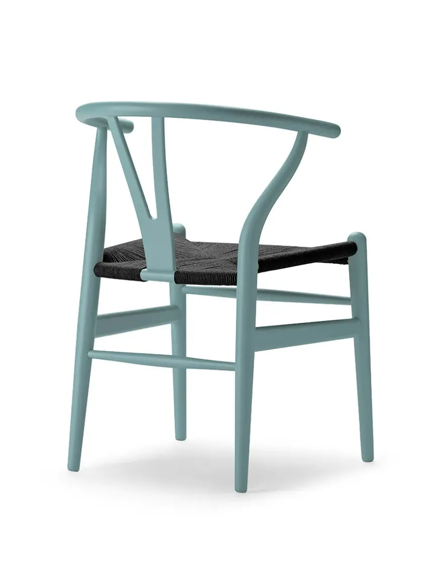 Y-stol CH24 Soft Green med sort flet af Hans J. Wegner