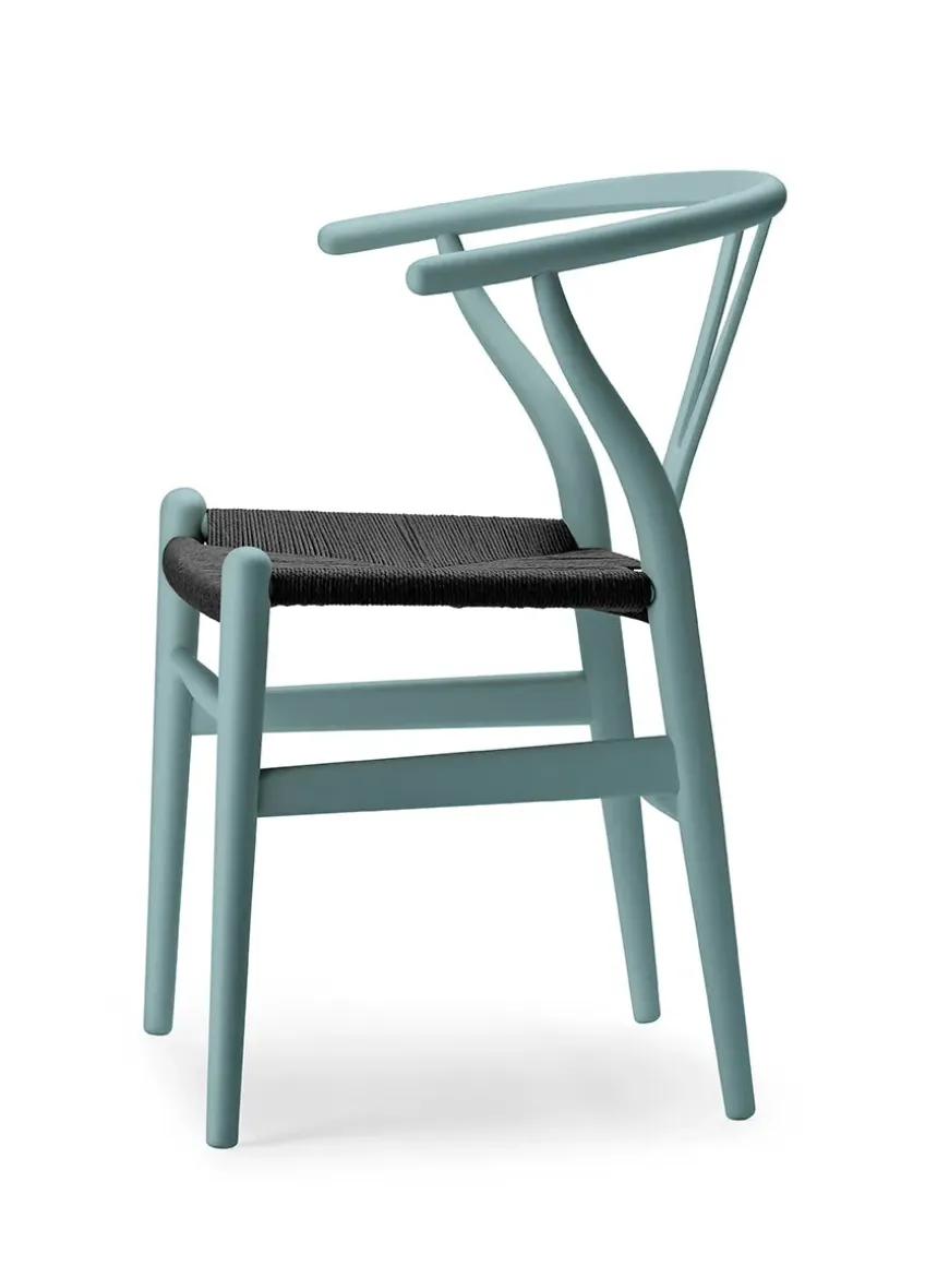 Y-stol CH24 Soft Green med sort flet af Hans J. Wegner