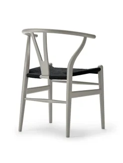 Y-stol CH24 Soft Green med sort flet af Hans J. Wegner