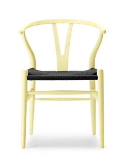 Y-stol CH24 Soft Hollyhock med sort flet af Hans J. Wegner