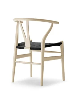 Y-stol CH24 Soft Hollyhock med sort flet af Hans J. Wegner