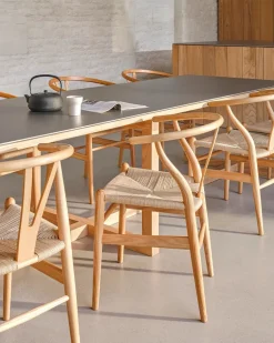 Y-stol CH24, sort bøg af Hans J. Wegner