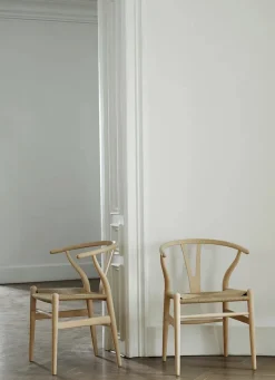 Y-stol CH24, sort bøg af Hans J. Wegner