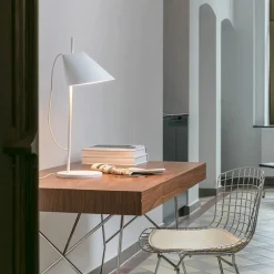 Yuh bordlampe fra Louis Poulsen